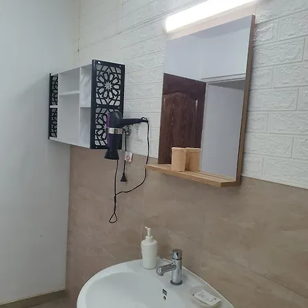 בית הארחה Gms House קוסטינסטי